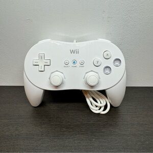Official Nintendo Wii Classic Pro (RVL-005) Gamepad Controller OEM - White